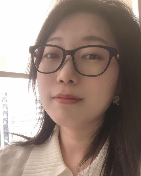 爱笑的甜甜